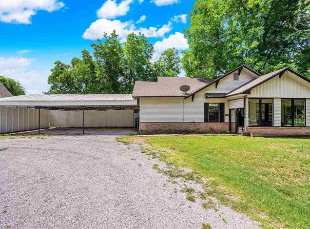 312 E Nevada St, Walters, OK