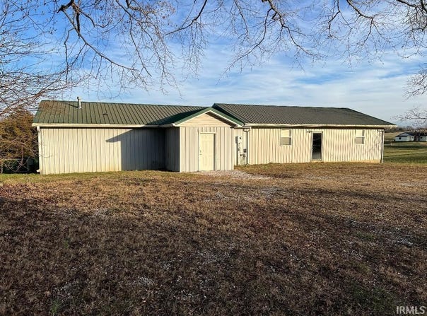 1465 MOTO CROSS Road, Mitchell, IN 47446