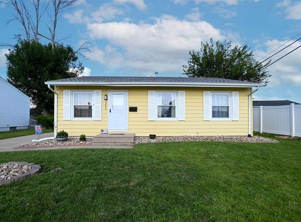 5500 Sharon Lane NW, Cedar Rapids, IA 52405