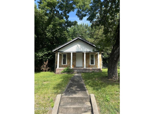 205 N Maple Ave, Joplin, MO 64801