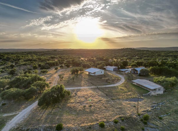 1800 Mt Gainer Rd, Dripping Springs, TX 78620-4822