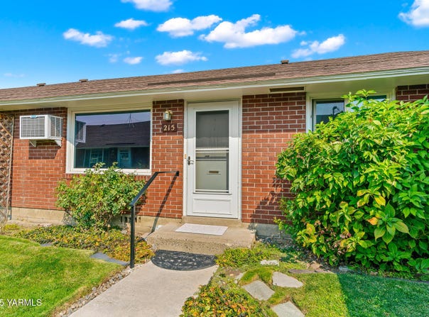 215 N 42nd Ave, Yakima, WA 98908