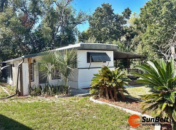 122 Ixora Avenue, Mount Dora, FL 32757