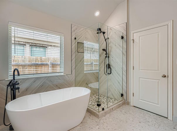 603 Stonewood LN, Buda, TX 78610