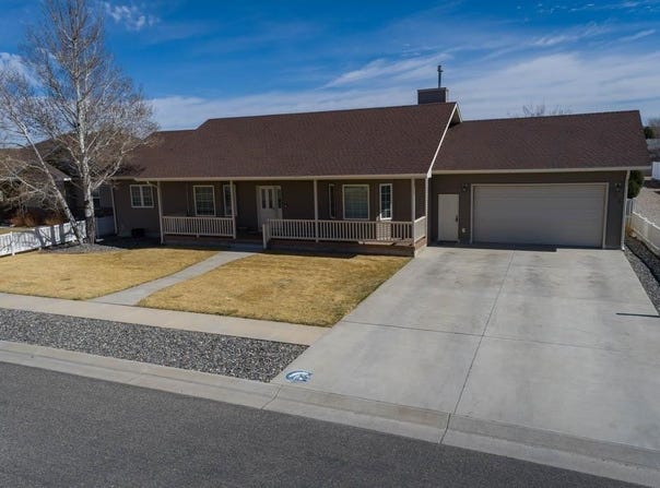 926 33rd St, Cody, WY 82414