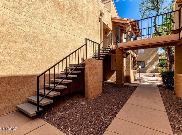 8271 N Oracle Road, Tucson, AZ 85704
