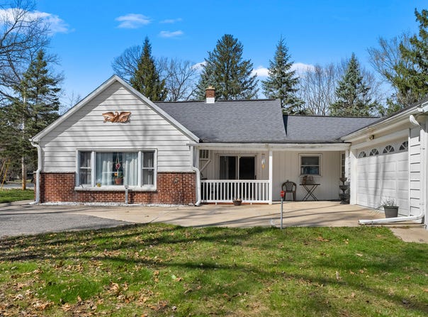1320 Nazareth Road, Kalamazoo, MI 49048