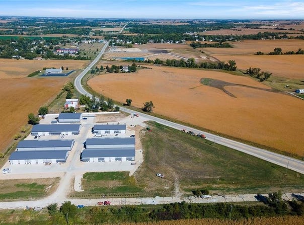 3230 N Center Point Road, Robins, IA 52302