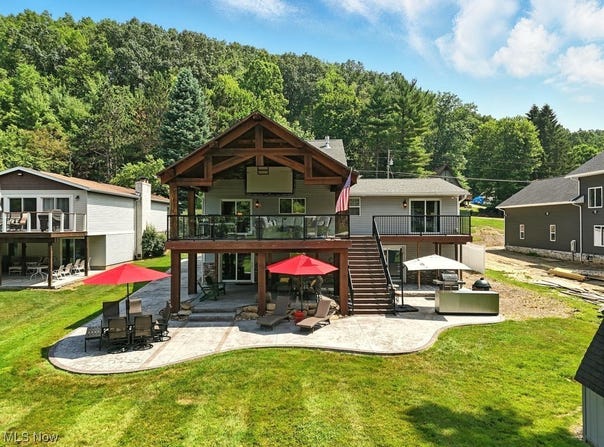 196 E Mohawk Drive, Malvern, OH 44644