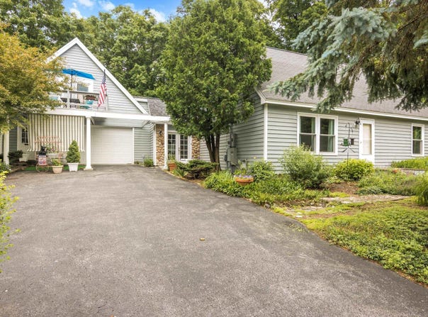 7271 S Dunns Farm Road, Maple City, MI 49664