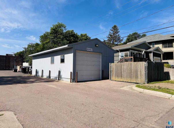 405 W 16TH St, Sioux Falls, SD 57104