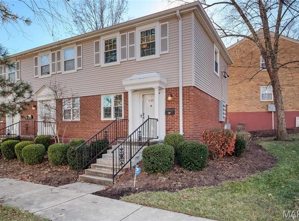 1508 Swallow Drive, St Louis, MO 63144
