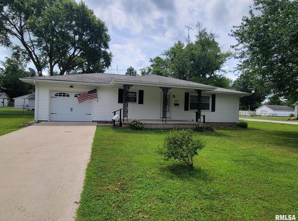 429 WEAVER Street, Nokomis, IL 62075