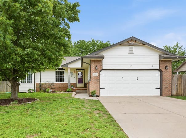 119 N Devinshire, Bentley, KS 67016