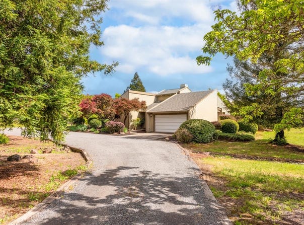 1084 Red Tail Road, Healdsburg, CA 95448