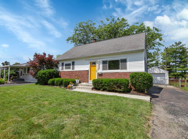 4299 Ashgrove Drive, Grove City, OH 43123