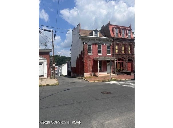 622 Mahantongo St, Street, Pottsville, PA 17901
