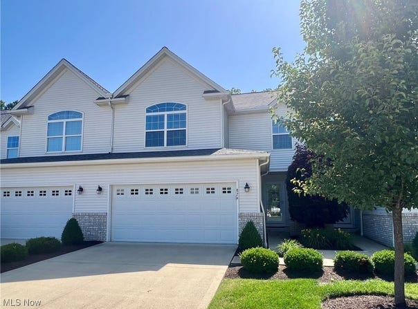 824 Wildberry Circle, Avon Lake, OH 44012