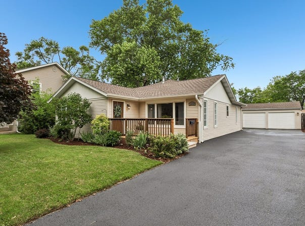 2802 Hawk Lane, Rolling Meadows, IL 60008