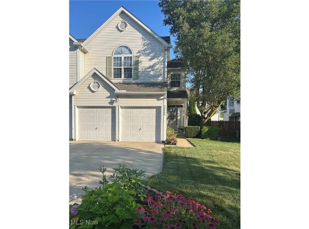23450 Wainwright Terrace, Olmsted Falls, OH 44138