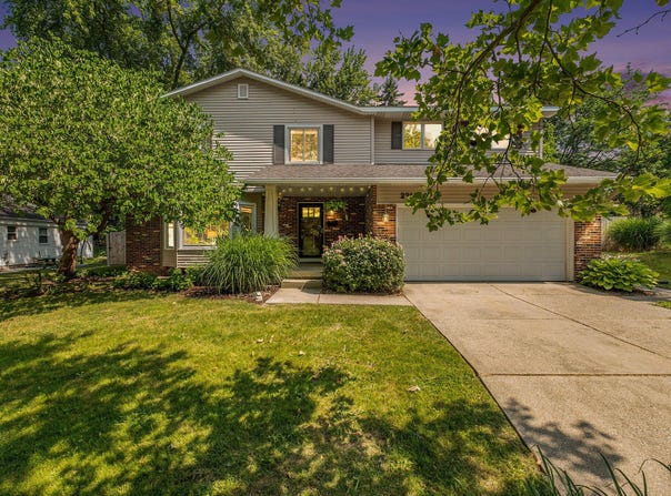 2211 Skyline Drive NW, Grand Rapids, MI 49504