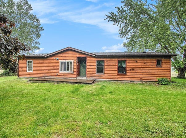 6727 Youngren Road, Three Oaks, MI 49128