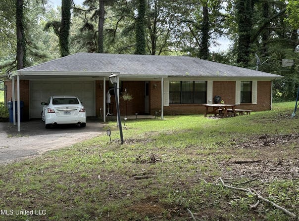 3125 Star Landing Road, Nesbit, MS 38651