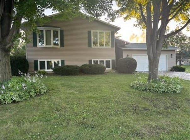 213 5th Street NE, Grand Meadow, MN 55936