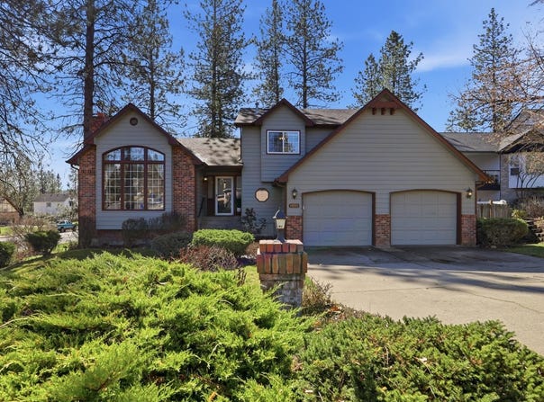 1224 E Blackhawk Dr, Spokane, WA 99208