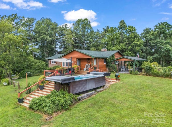 61 Overbrook Drive, Saluda, NC 28773