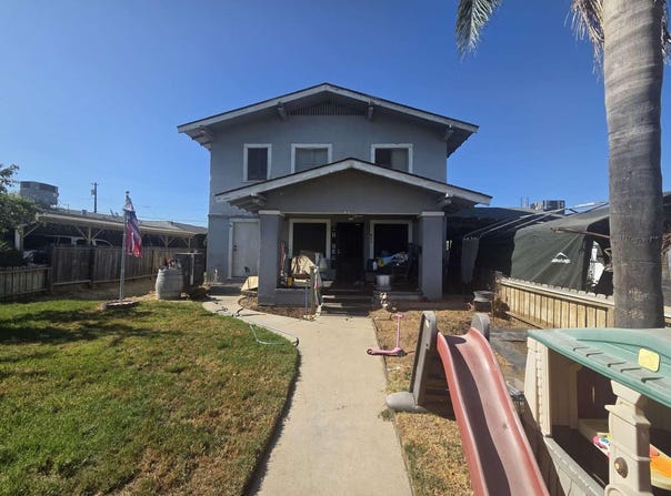 423 W Franklin Way, Dinuba, CA 93618