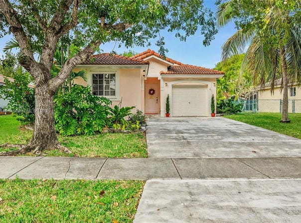 470 SE 30th Dr, Homestead, FL 33033