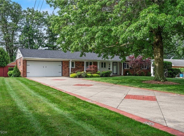 3612 Vezber Drive, Seven Hills, OH 44131