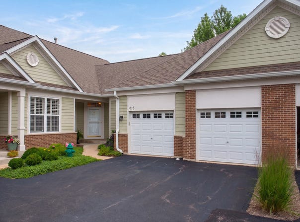 816 Cambridge Drive, Batavia, IL 60510