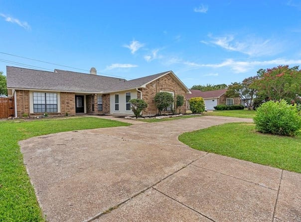 3312 Amberway Drive, Arlington, TX 76014