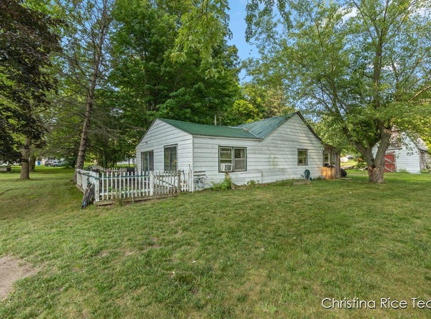 15026 Meddler Avenue, Gowen, MI 49326