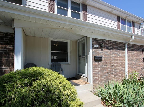 6214 W College Ave, Greendale, WI 53129