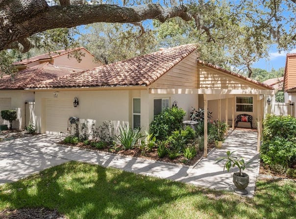 1054 W PEBBLE BEACH CIRCLE, WINTER SPRINGS, FL 32708