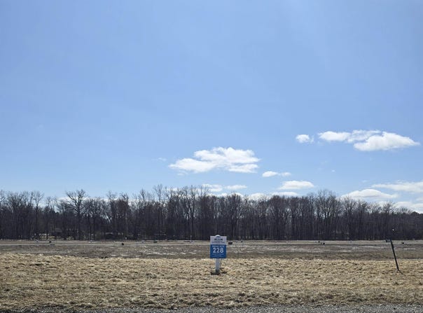 864 SNOW GOOSE Lane, MENASHA, WI 54952