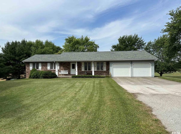 295 County Highway 8 Highway, Congerville, IL 61729