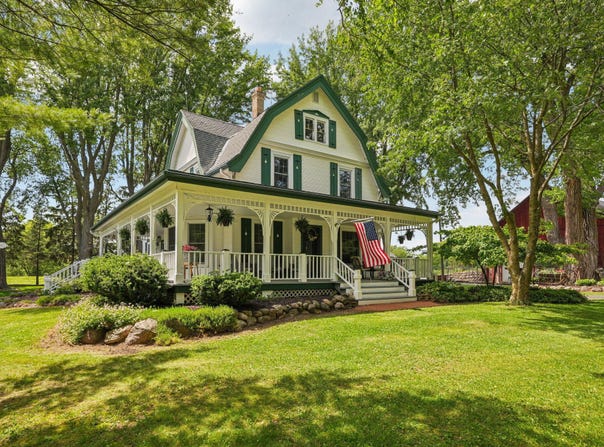 1575 Covered Bridge Rd, Cedarburg, WI 53012