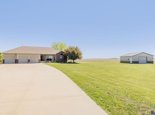 27702 481st Ave, Canton, SD 57013