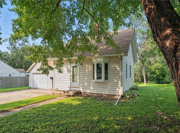 1427 Baxter Avenue N, Glencoe, MN 55336
