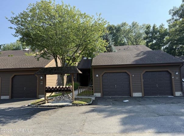145 Maplewood Court, Edison, NJ 08820