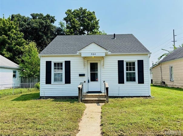 304 N 3rd Street, Elsberry, MO 63343