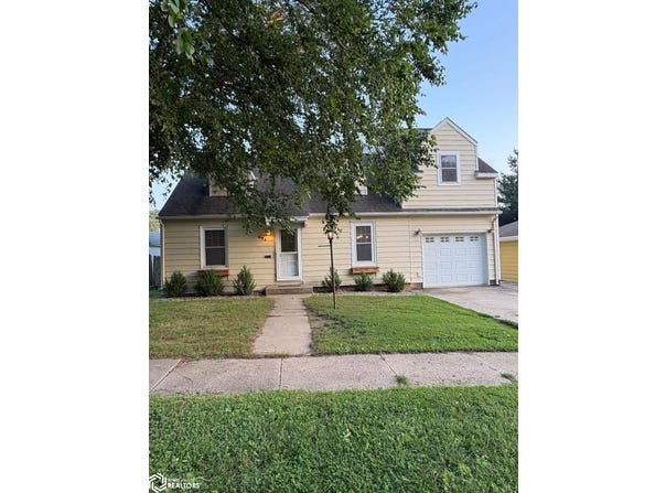 625 W 17th Street, Carroll, IA 51401