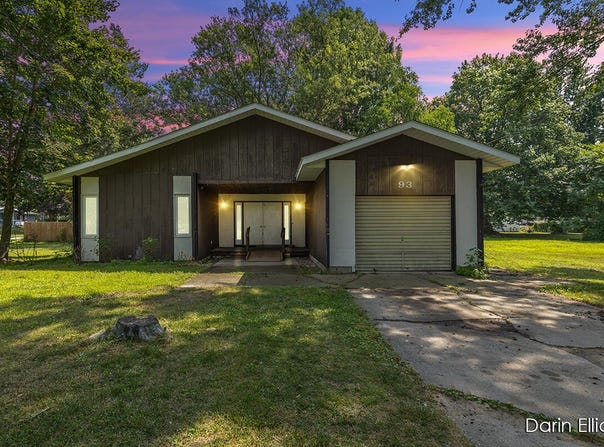 93 N Robinson Street, Lyons, MI 48851