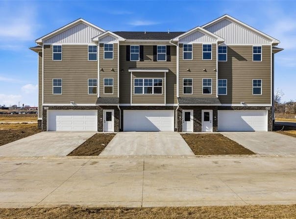 8704 Eddie Drive SW, Cedar Rapids, IA 52404