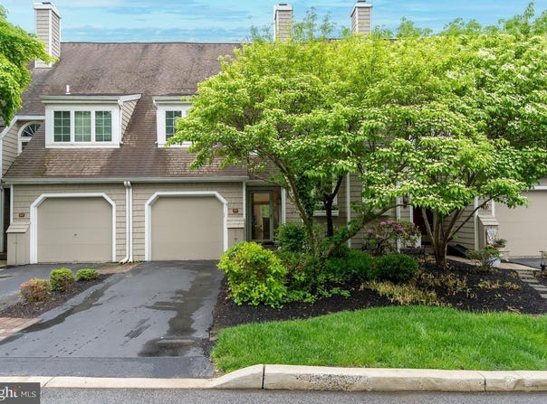 39 NEWPORT DR, CHESTERBROOK, PA 19087
