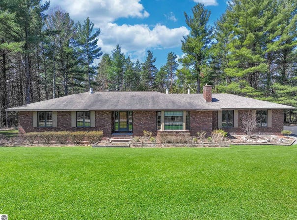 7021 COOK ROAD, WILLIAMSBURG, MI 49690